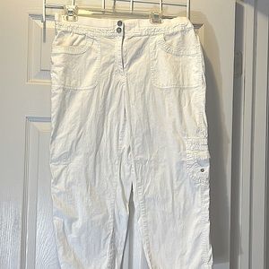 RAFAELLA Classic Capri Pants - Size 12 stretch waste. Back pockets. Cargo .